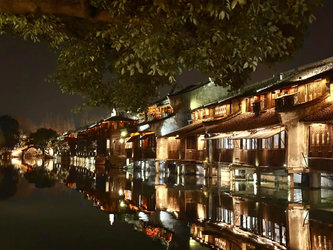 Bailian Pagoda night reflection