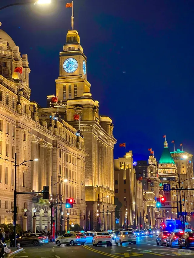 Bund riverside walkway at night