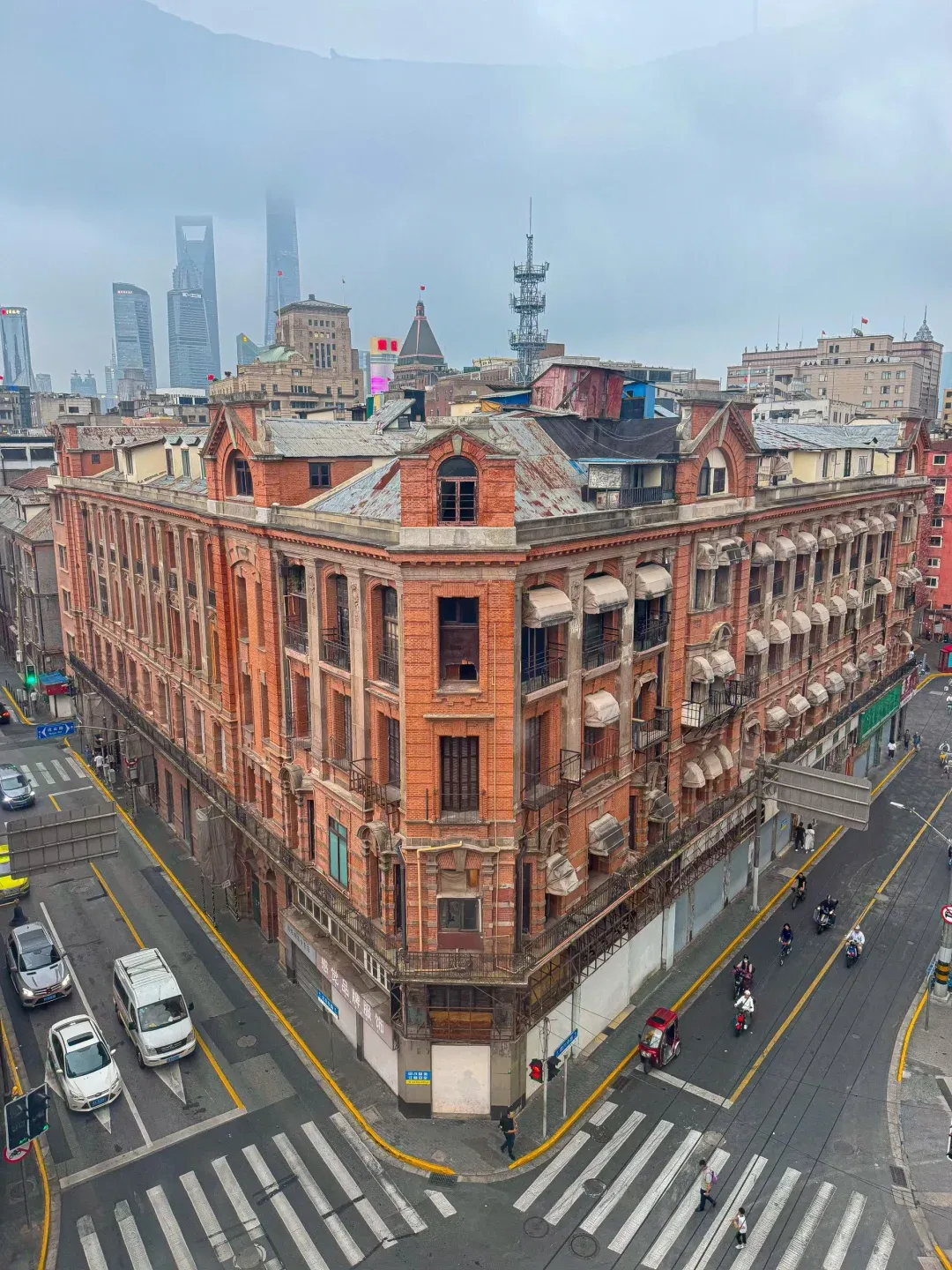 Old Shanghai food crawl along the Bund